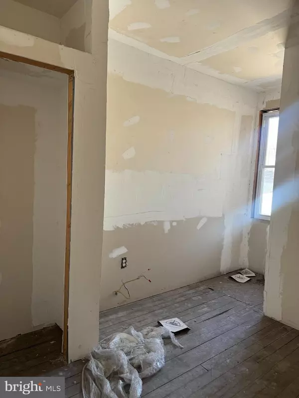 Philadelphia, PA 19131,5210 HESTON ST