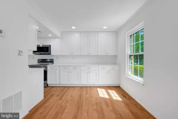 Oakton, VA 22124,10346 GRANITE CREEK LN
