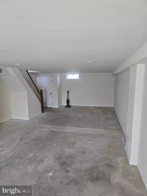 Glenolden, PA 19036,808 RIVELY AVE
