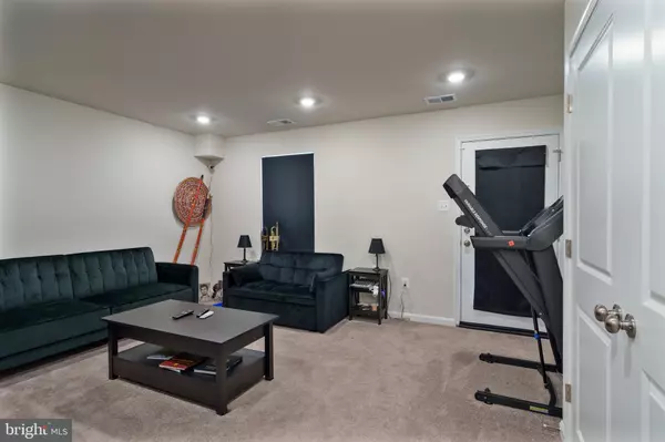 Charles Town, WV 25414,56 STEMBOGAN