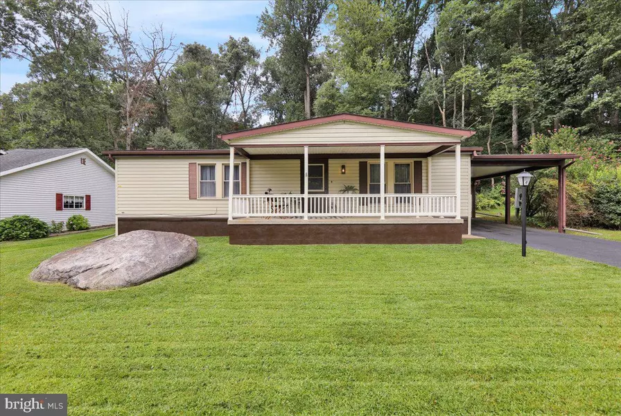 4 MAPLE AVE, Manheim, PA 17545