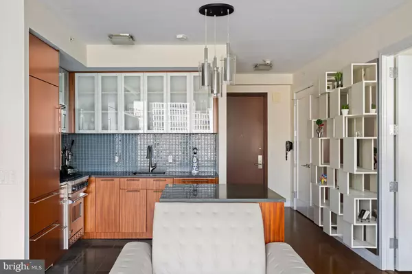 Philadelphia, PA 19102,1414 S PENN SQ #11D