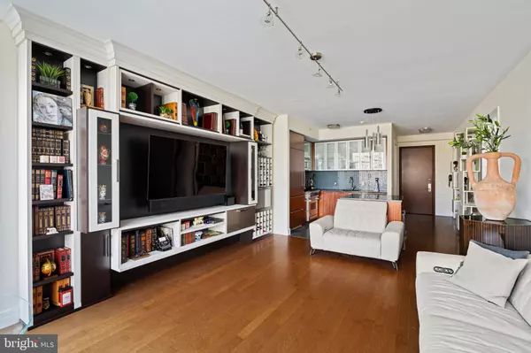 Philadelphia, PA 19102,1414 S PENN SQ #11D