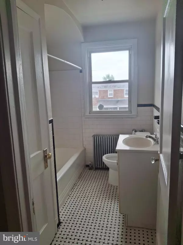 Baltimore, MD 21218,712 CHESTNUT HILL AVE