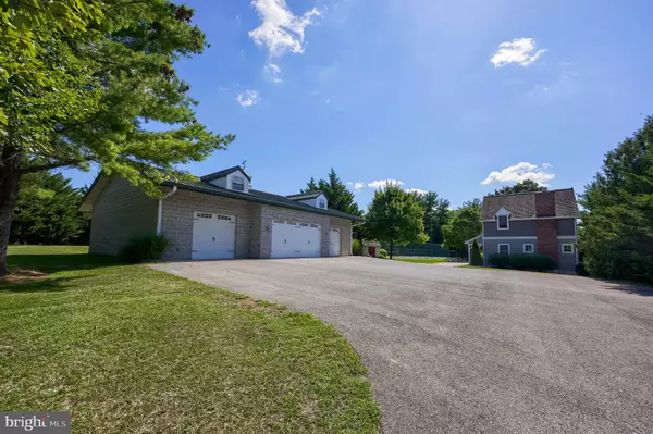 Lititz, PA 17543,914 MEADOWBREEZE