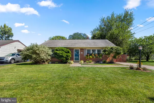 11 DENNIS DR, Willow Street, PA 17584