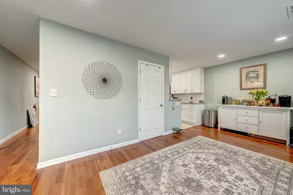 Herndon, VA 20170,300 RENEAU WAY