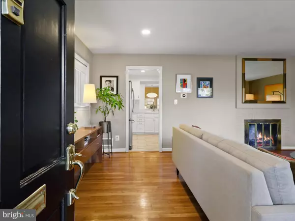 Arlington, VA 22207,2512 N GRANADA ST