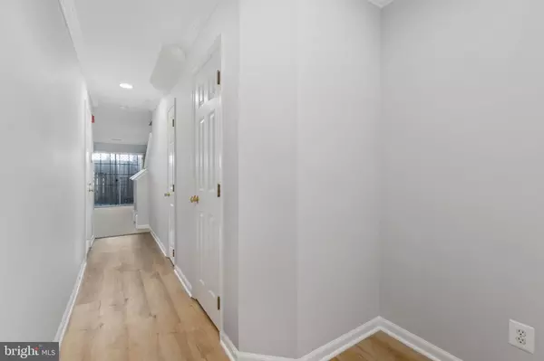 Alexandria, VA 22304,351 LIVERMORE LN