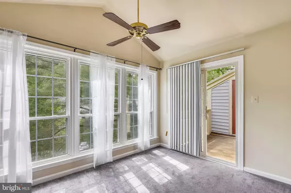 Reston, VA 20191,2220 SPRINGWOOD DR #K