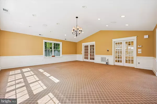 Bethesda, MD 20814,5614 WILSON LN
