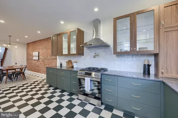 Columbia, PA 17512,724 WALNUT ST
