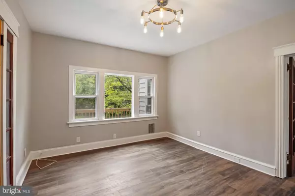 Riverton, NJ 08077,725--29 CINNAMINSON ST