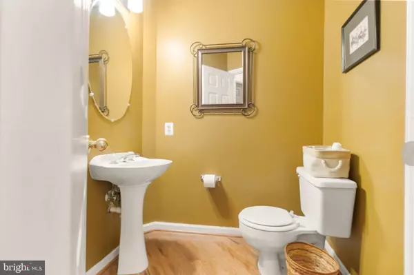 Bowie, MD 20716,16113 PARKLAWN PL