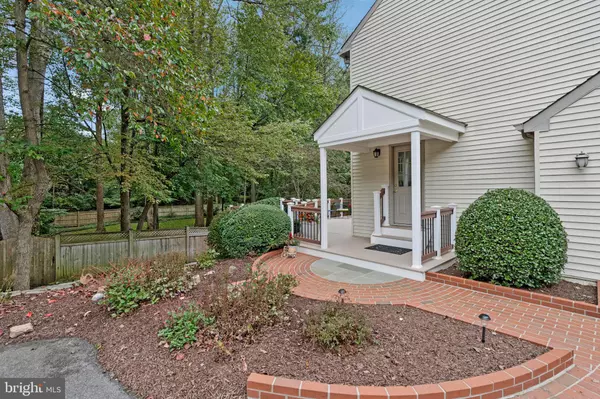 Oakton, VA 22124,10309 HICKORY FOREST DR