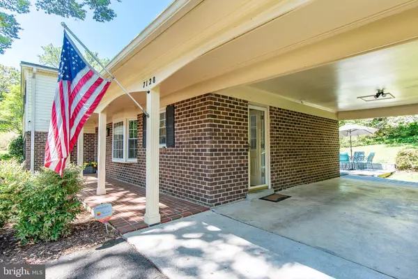 Alexandria, VA 22307,7128 DEVONSHIRE RD