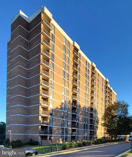 2311 PIMMIT DR #601, Falls Church, VA 22043