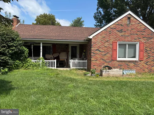 2105 HOBSON RD, Lancaster, PA 17602