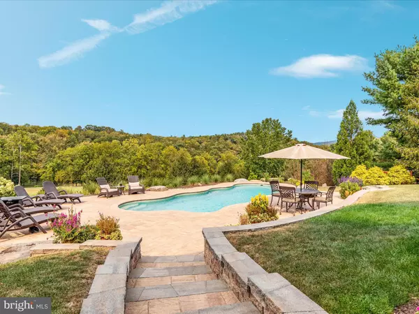 Edinburg, VA 22824,398 CLIFFSIDE DR