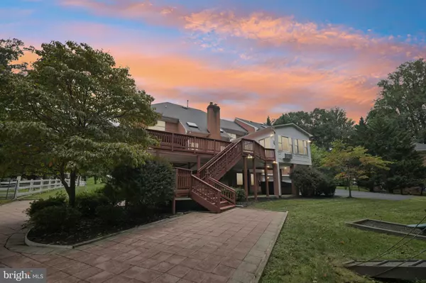 Oakton, VA 22124,2716 SILKWOOD CT