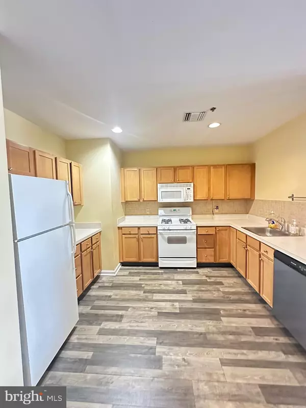 Philadelphia, PA 19107,1100-00 VINE ST #404