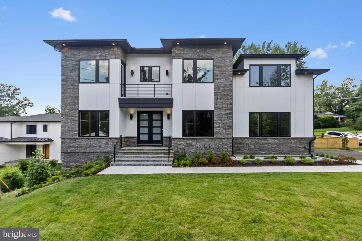 Mclean, VA 22101,6511 IVY HILL DR