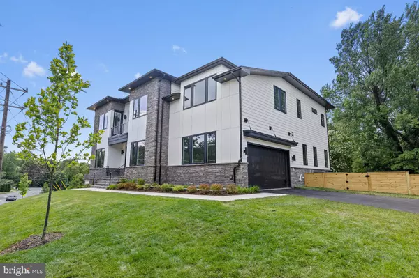 Mclean, VA 22101,6511 IVY HILL DR