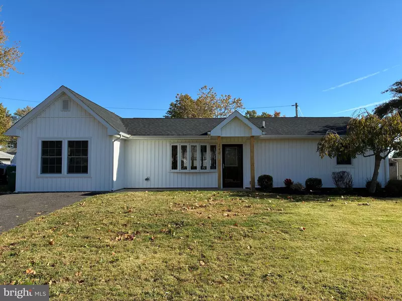 240 GOLDENRIDGE DR, Levittown, PA 19057