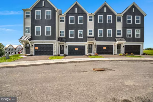 4 MORGAN CIR, Carlisle, PA 17015