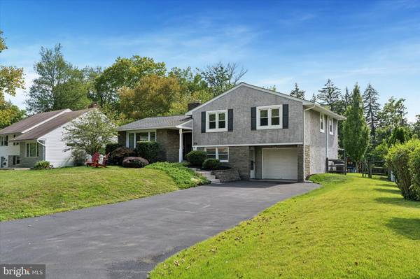 102 HUNTER RD, Plymouth Meeting, PA 19462