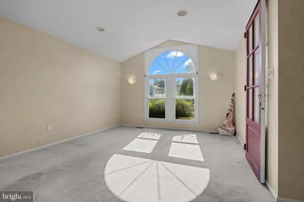 Holland, PA 18966,6 SPRINGWOOD PL