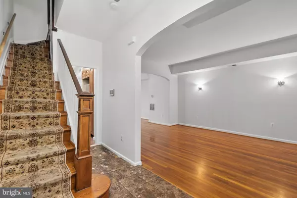 Washington, DC 20011,28 SHERMAN CIR NW