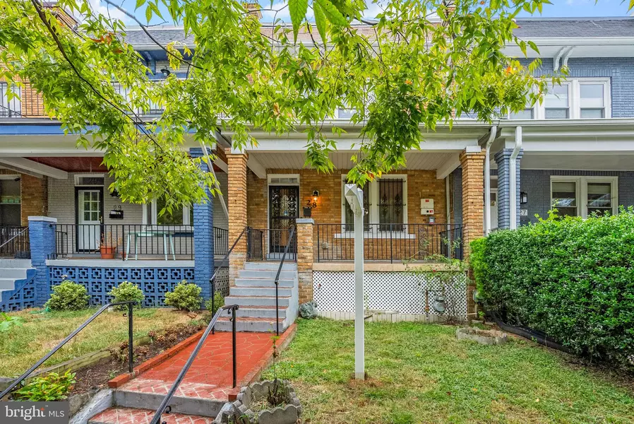 28 SHERMAN CIR NW, Washington, DC 20011