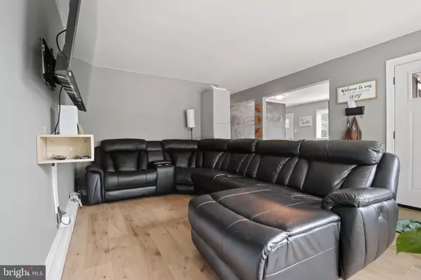 West Deptford, NJ 08096,54 HESSIAN AVE