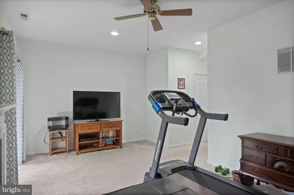 Delran, NJ 08075,7 LILYBERRY PL