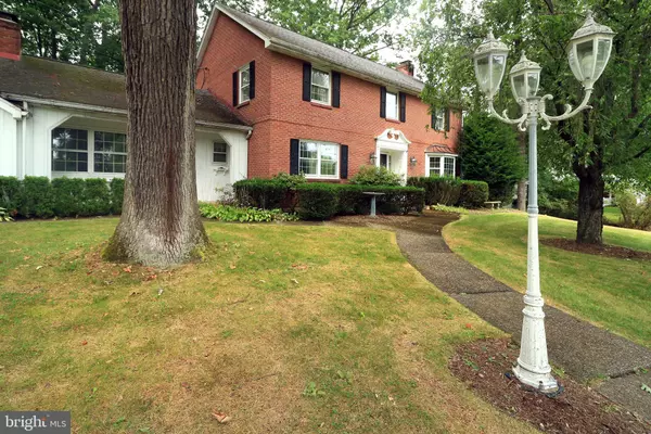 State College, PA 16801,935 OAK RIDGE AVE