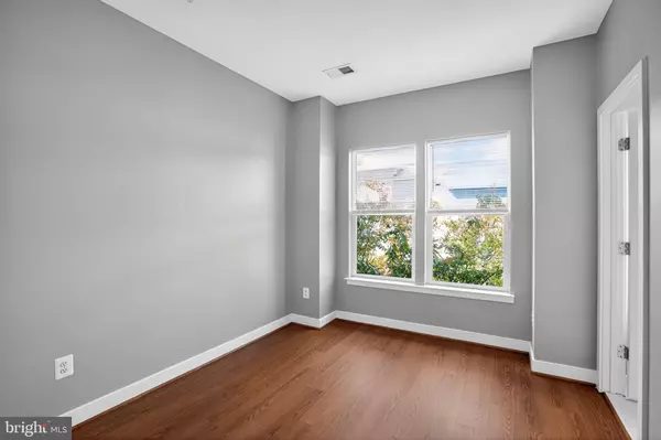 Fairfax, VA 22033,12167 WAVELAND ST #301