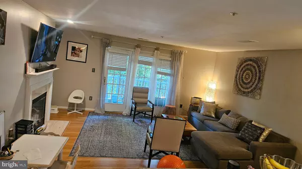 Alexandria, VA 22315,6103 WIGMORE LN #H