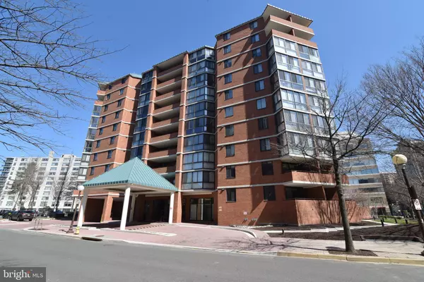 Arlington, VA 22201,1001 N RANDOLPH ST #215