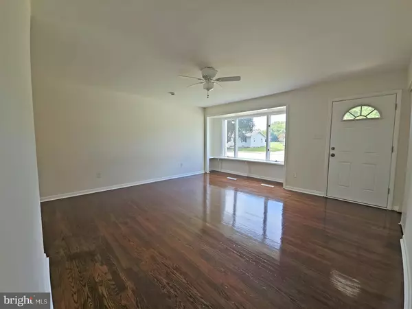 Pennsville, NJ 08070,82 HARVARD RD