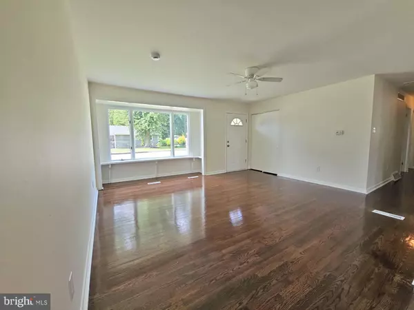 Pennsville, NJ 08070,82 HARVARD RD