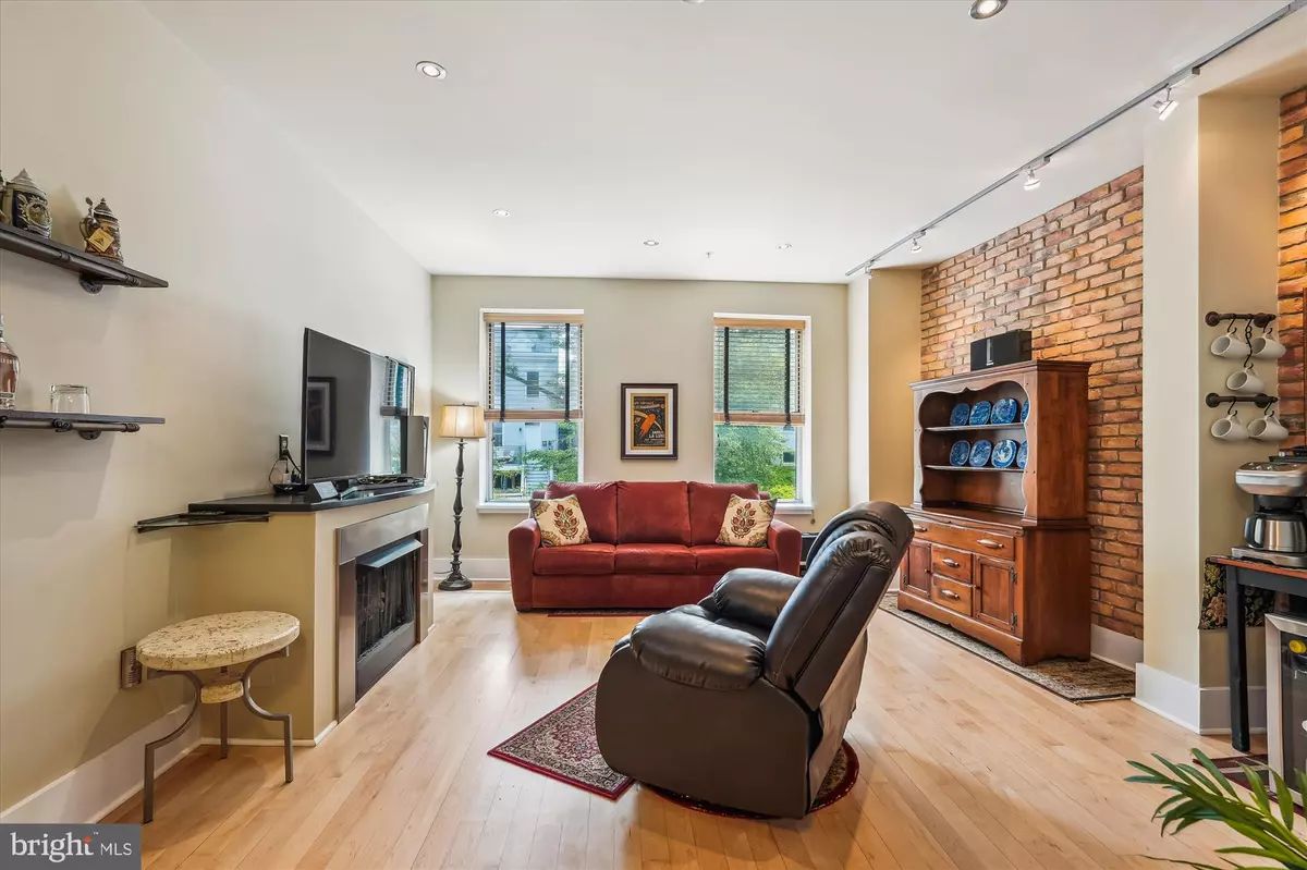 Washington, DC 20001,2914 11TH ST NW #102