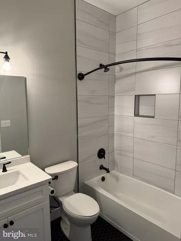 Haddonfield, NJ 08033,203 KINGS HWY E #A3