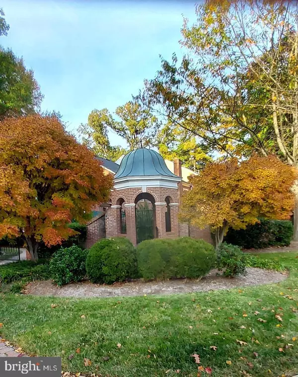 Arlington, VA 22207,3922 N GLEBE RD