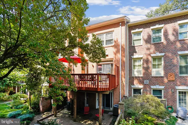 Arlington, VA 22207,3922 N GLEBE RD