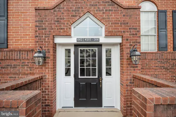 Leesburg, VA 20175,662 GATEWAY DR SE #203