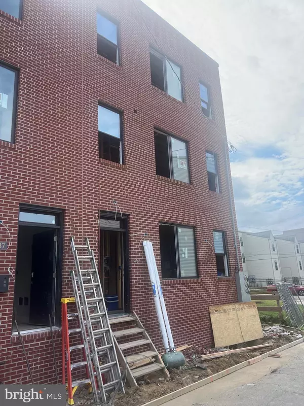 Philadelphia, PA 19122,1933-35 N LEITHGOW ST