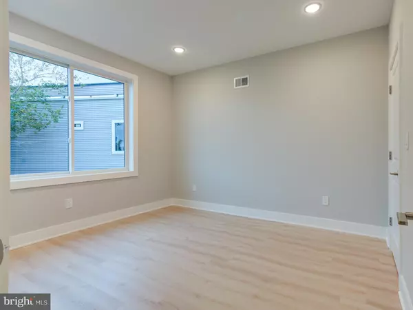 Philadelphia, PA 19122,1933-35 N LEITHGOW ST