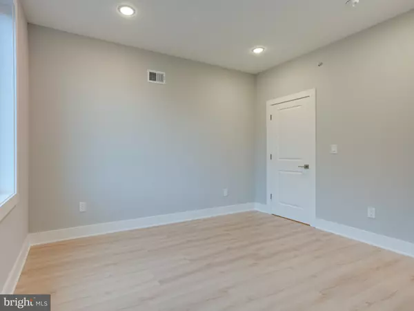 Philadelphia, PA 19122,1933-35 N LEITHGOW ST