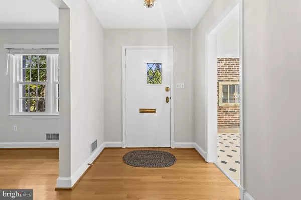 Arlington, VA 22207,3548 N VALLEY ST